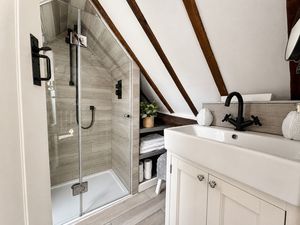 Shower Room_39SJS- click for photo gallery